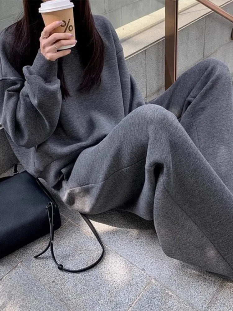 Pullover Sweatshirt + Swearpant